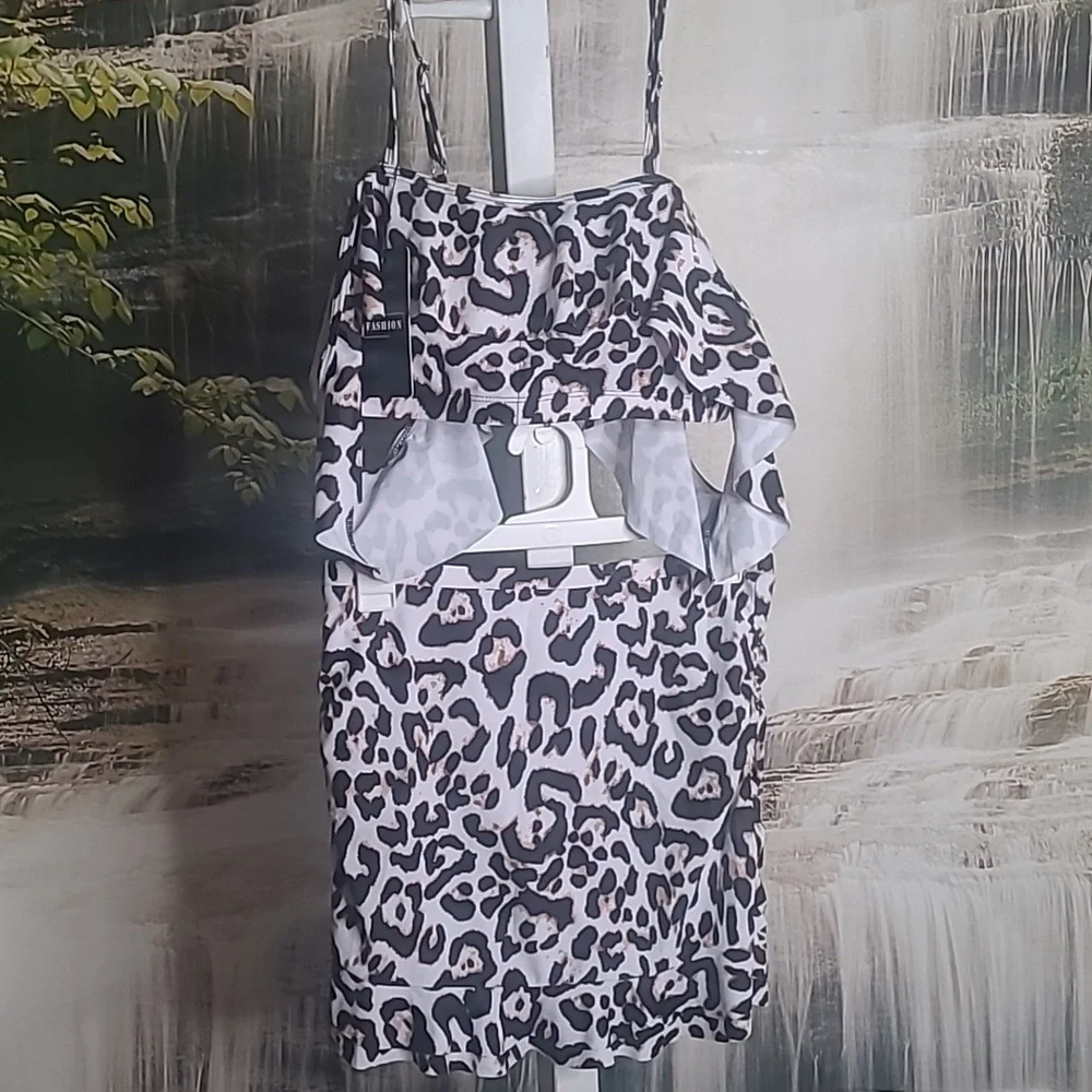 New with tags! Womens Medium Leopard Print Off Shoulder Ruffle Bikini Swim Skirt